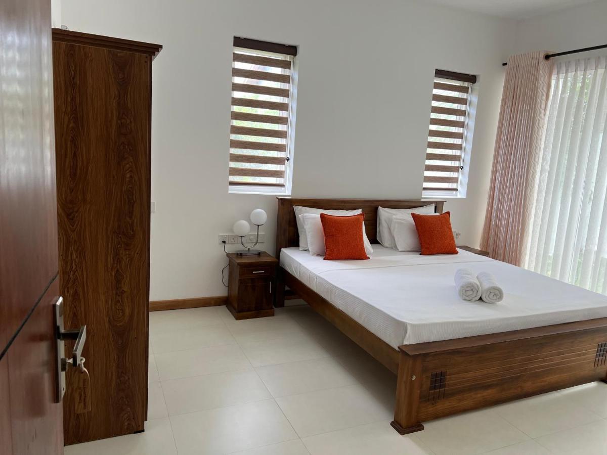 Silina Airport Transit Hotel & Residence Katunayaka Buitenkant foto