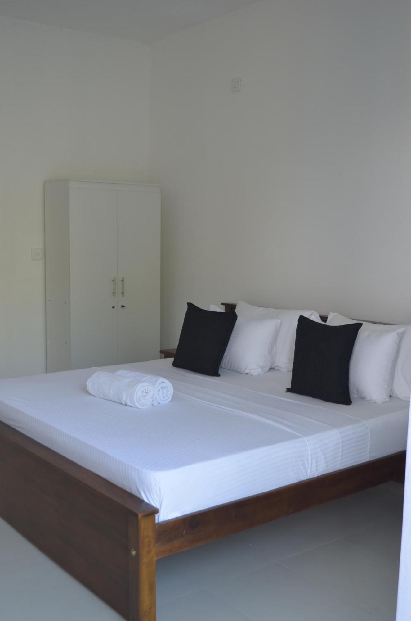Silina Airport Transit Hotel & Residence Katunayaka Buitenkant foto