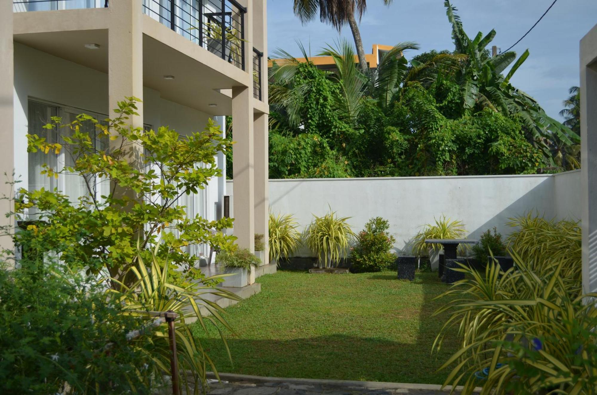 Silina Airport Transit Hotel & Residence Katunayaka Buitenkant foto