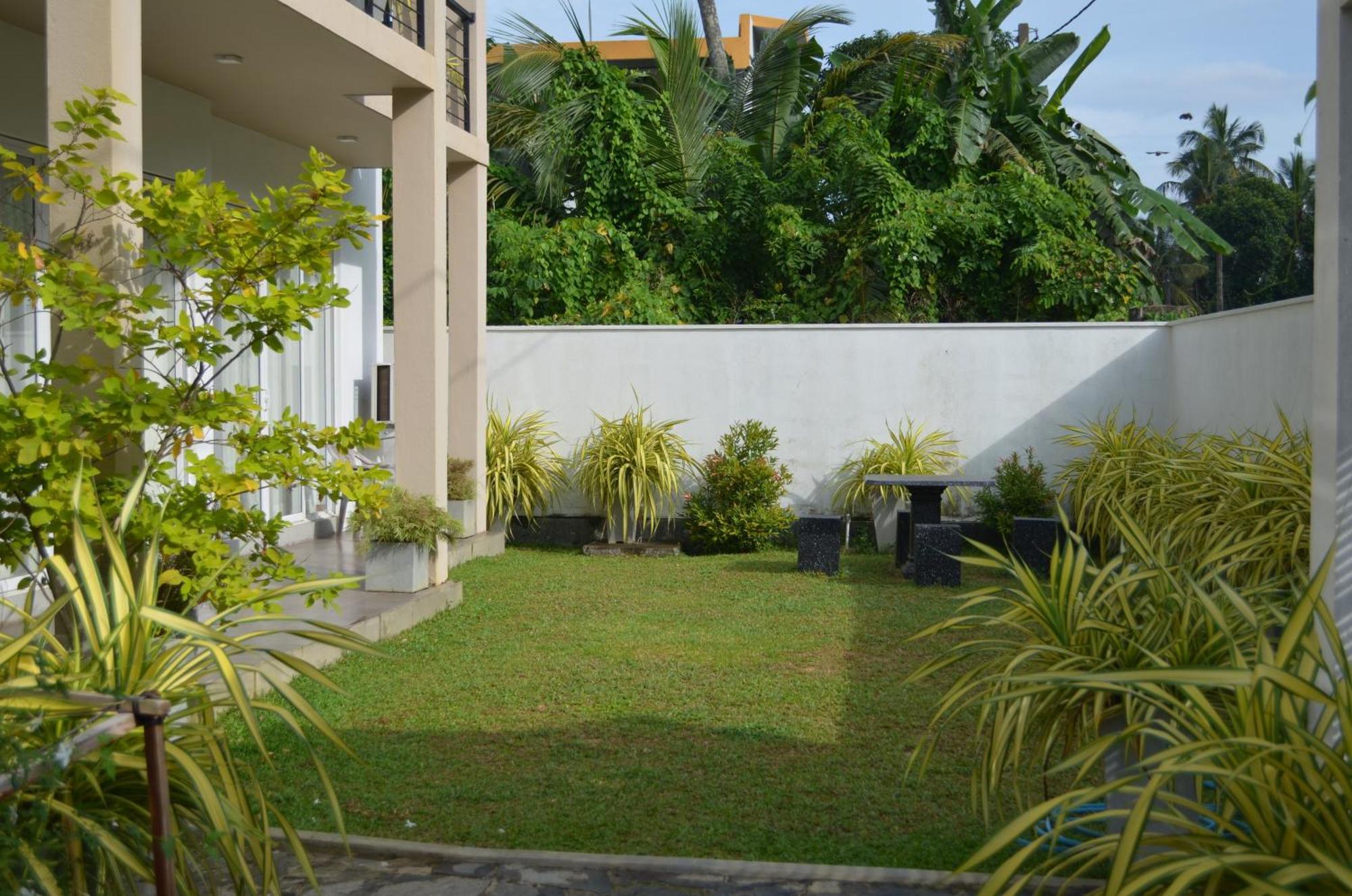 Silina Airport Transit Hotel & Residence Katunayaka Buitenkant foto