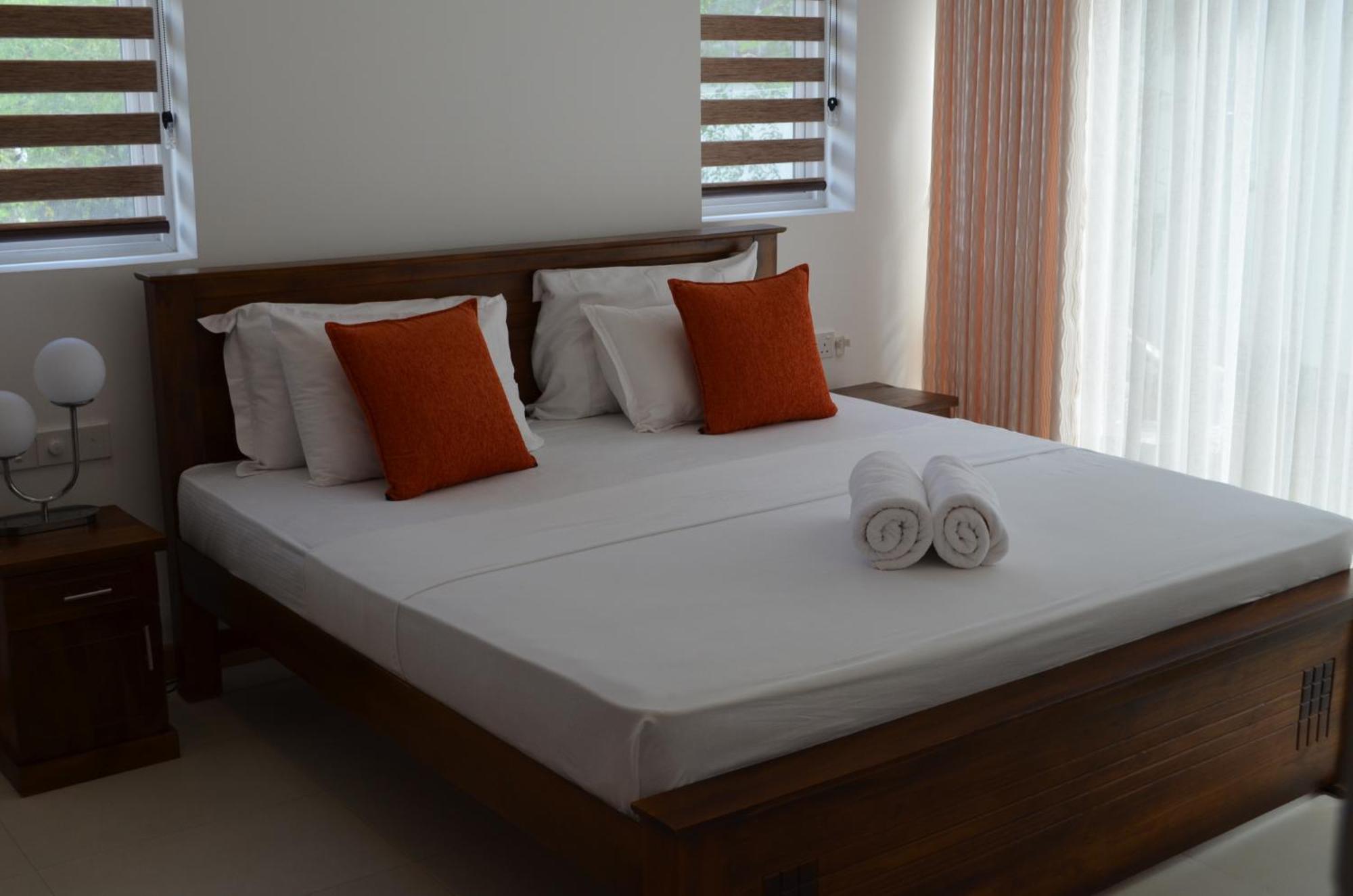 Silina Airport Transit Hotel & Residence Katunayaka Buitenkant foto