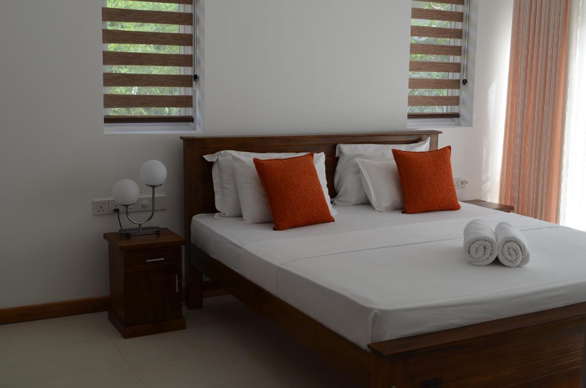 Silina Airport Transit Hotel & Residence Katunayaka Buitenkant foto