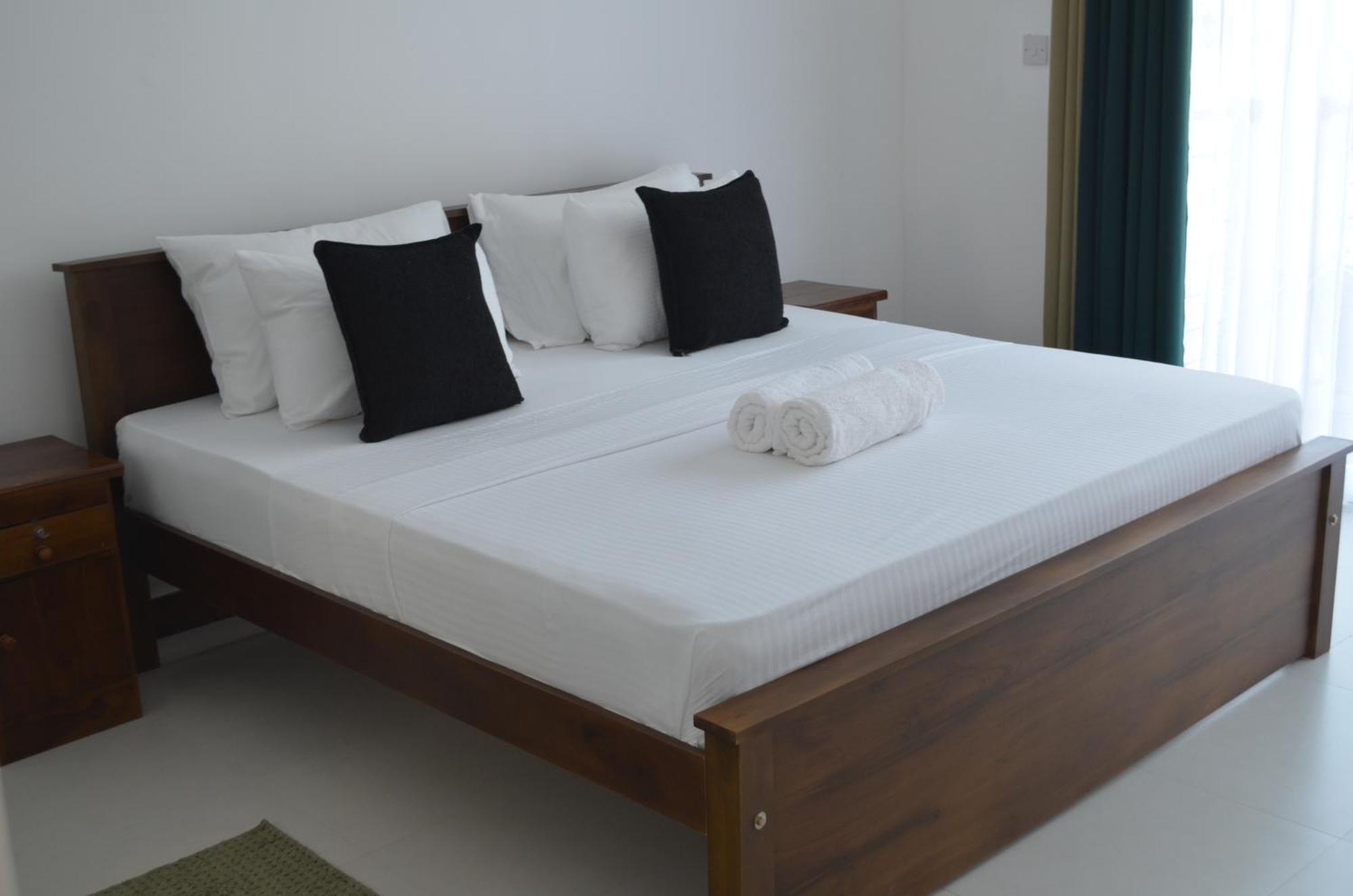 Silina Airport Transit Hotel & Residence Katunayaka Buitenkant foto