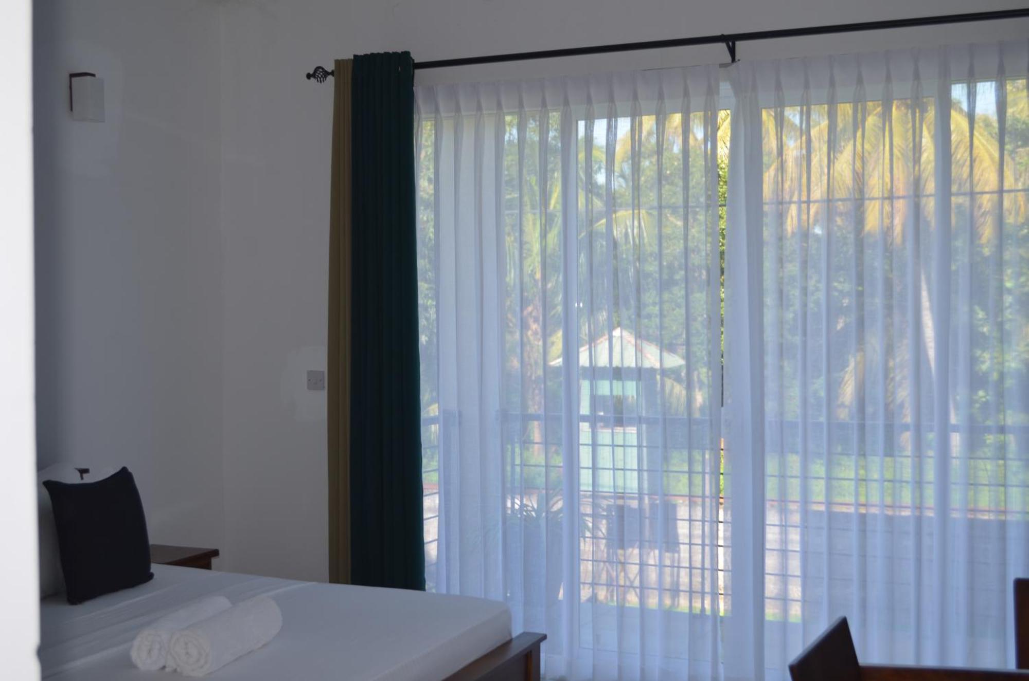 Silina Airport Transit Hotel & Residence Katunayaka Buitenkant foto