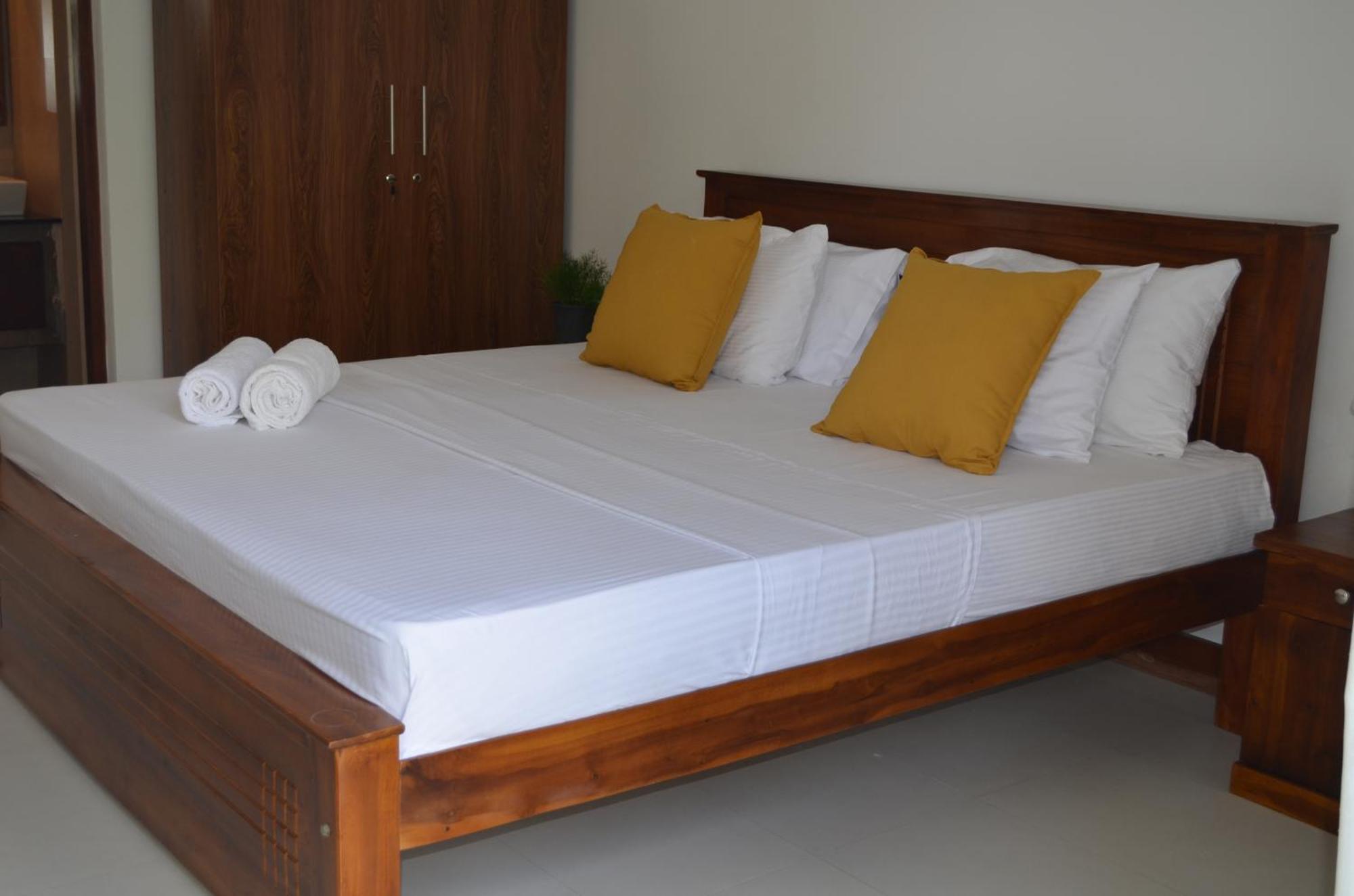 Silina Airport Transit Hotel & Residence Katunayaka Buitenkant foto