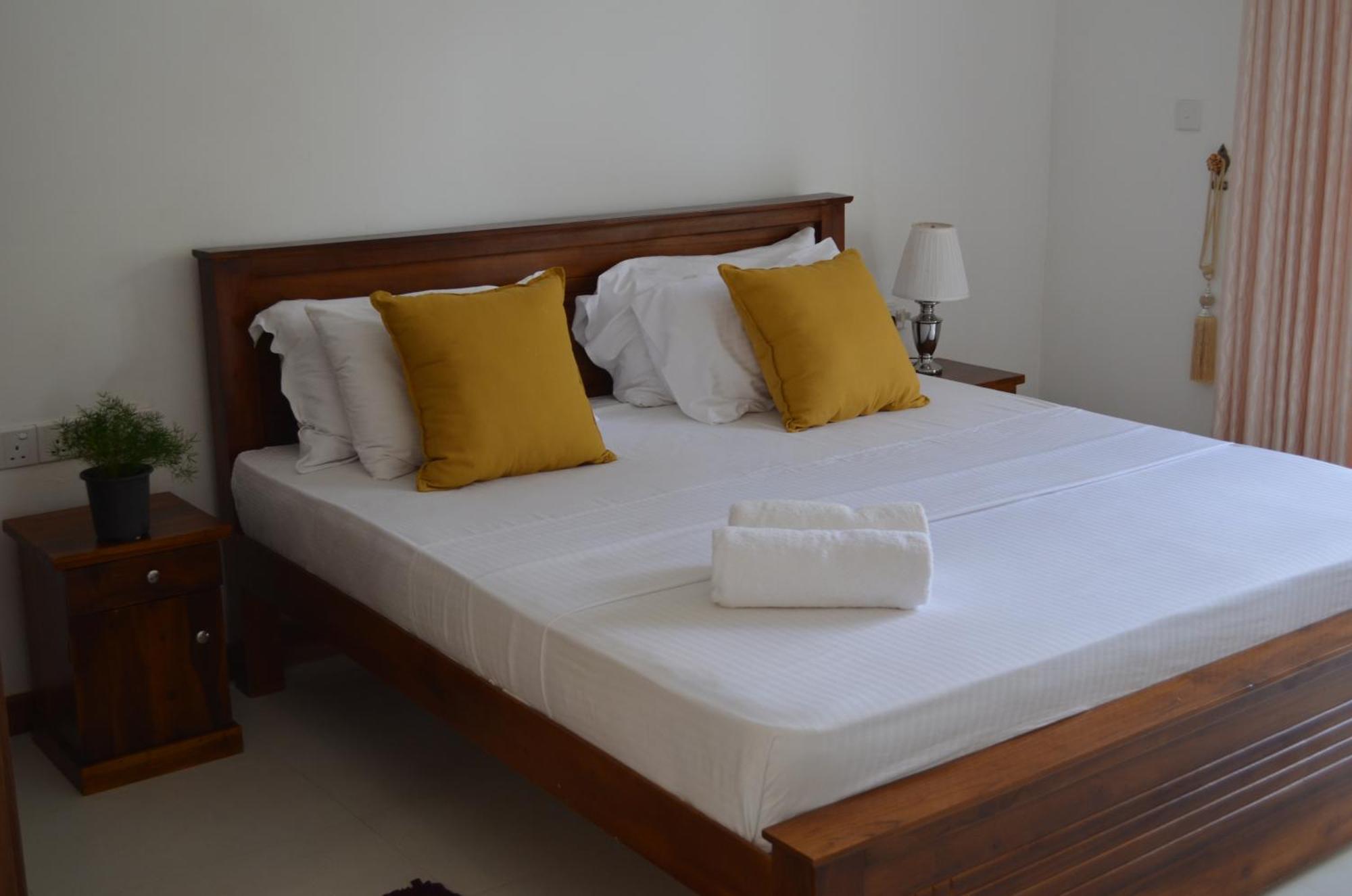 Silina Airport Transit Hotel & Residence Katunayaka Buitenkant foto