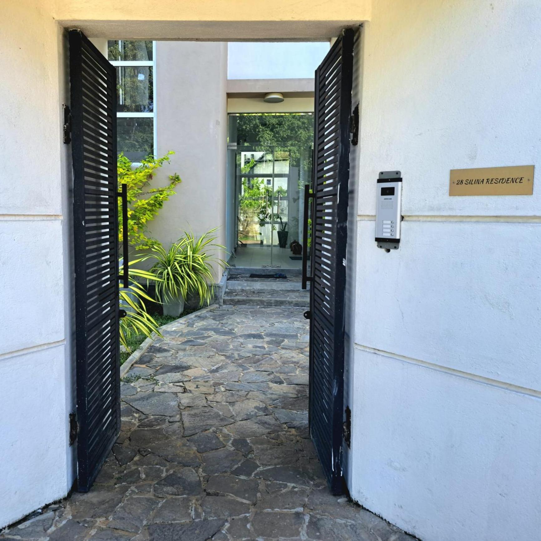 Silina Airport Transit Hotel & Residence Katunayaka Buitenkant foto