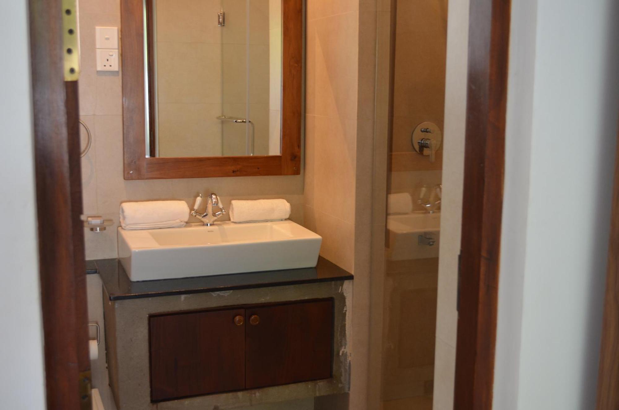 Silina Airport Transit Hotel & Residence Katunayaka Buitenkant foto