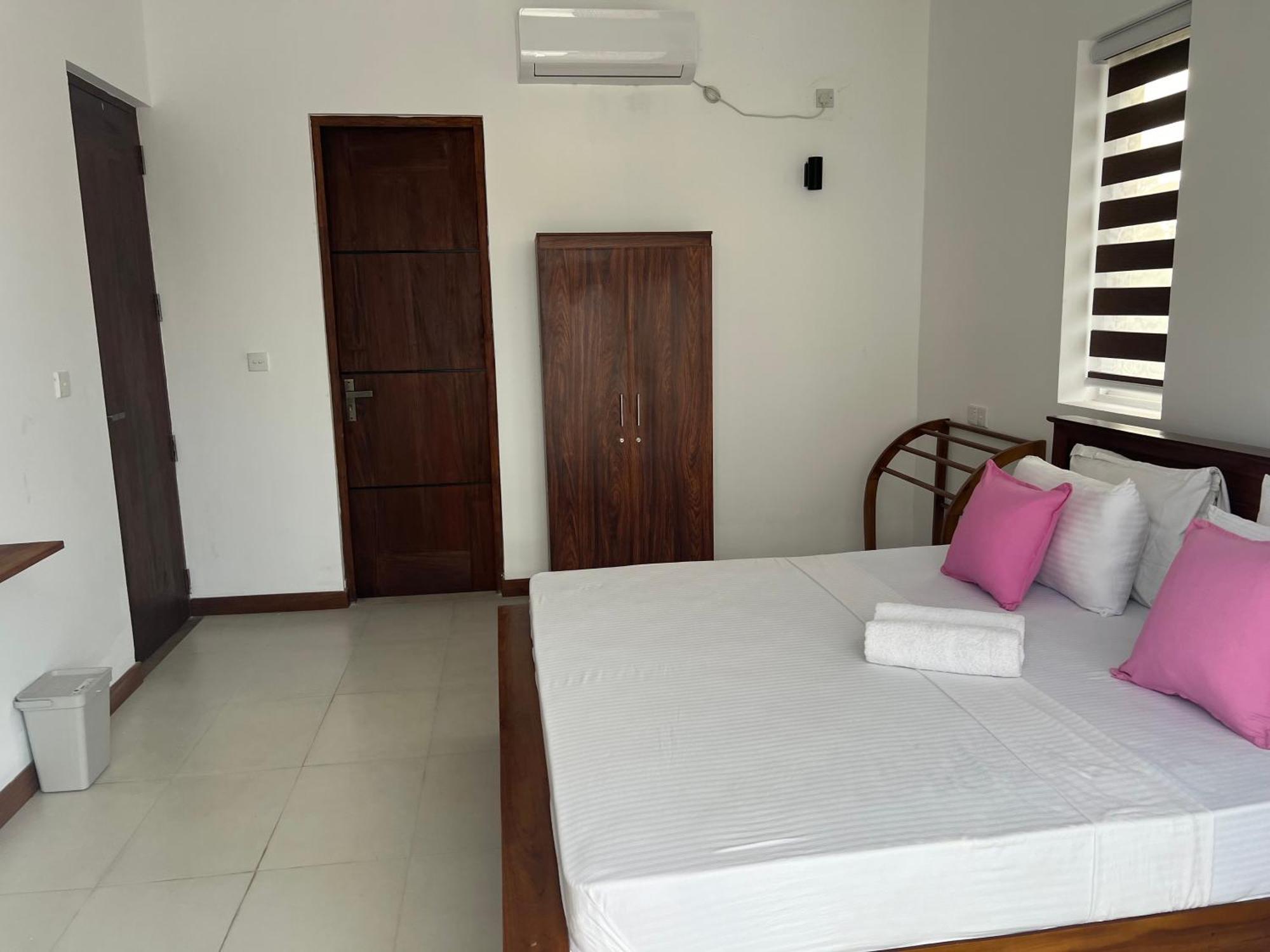 Silina Airport Transit Hotel & Residence Katunayaka Buitenkant foto
